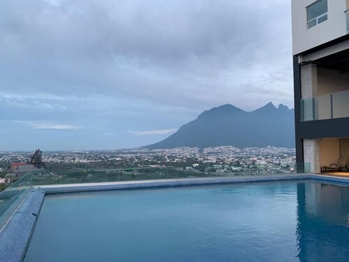2-bedroom luxury apartment in the heart of Monterrey with pool and gym access