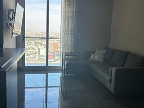 Smart TV - 2-bedroom luxury apartment in the heart of Monterrey with pool and gym access (Monterrey)