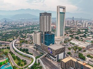 Exterior - 2-bedroom luxury apartment in the heart of Monterrey with pool and gym access (Monterrey)