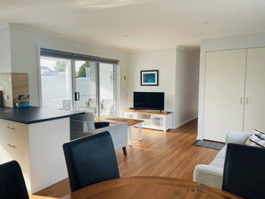 Open plan living and dining area
European laundry with everything you need!
Sunny, spacious and clean
Great outdoor spaces to enjoy