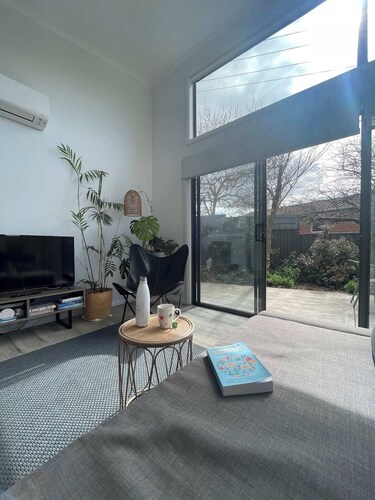 WARM Sunlit Sustainable north facing Studio