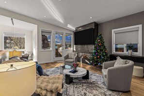 TV, fireplace, offices - Luxury Canmore Mountain Retreat|Hot Tub|Sleeps14|4BR+DEN ( BL# RES-11738 ) (Canmore)