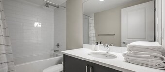 Radiant 2bedroom, 1bath Suite, in Calgary central area, off 17th Ave SE,Downtown