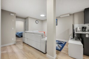 2 室のベッドルーム、WiFi (無料)、ベッドシーツ