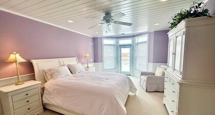 Condo in the heart of downtown Harbor Springs! Right on Main Street. Sleeps 4.