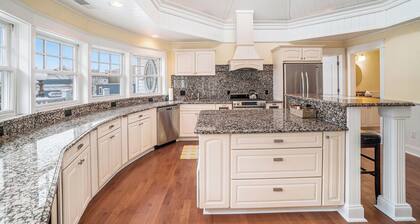 Condo in the heart of downtown Harbor Springs! Right on Main Street. Sleeps 4.