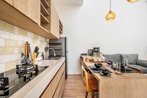 Huvila, 2 makuuhuonetta, yksityinen uima-allas, näköala uima-altaalle | Ruokailu omassa huoneessa