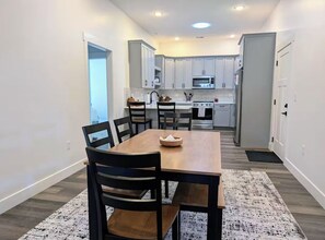 Dining - Modern 3BR Home near Park (Manhattan)