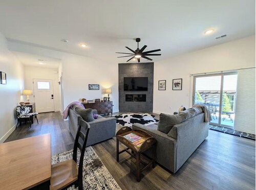 Modern 3BR Home near Park