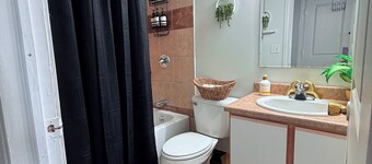 Riverside Hideaway in Corktown : 420 & Free Parking