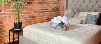 Riverside Hideaway in Corktown : 420 & Free Parking