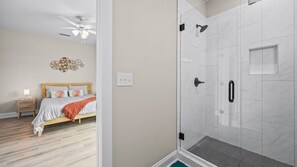 Shower, towels - Bayou Sunrise 1102 Gulf Shores (Gulf Shores)