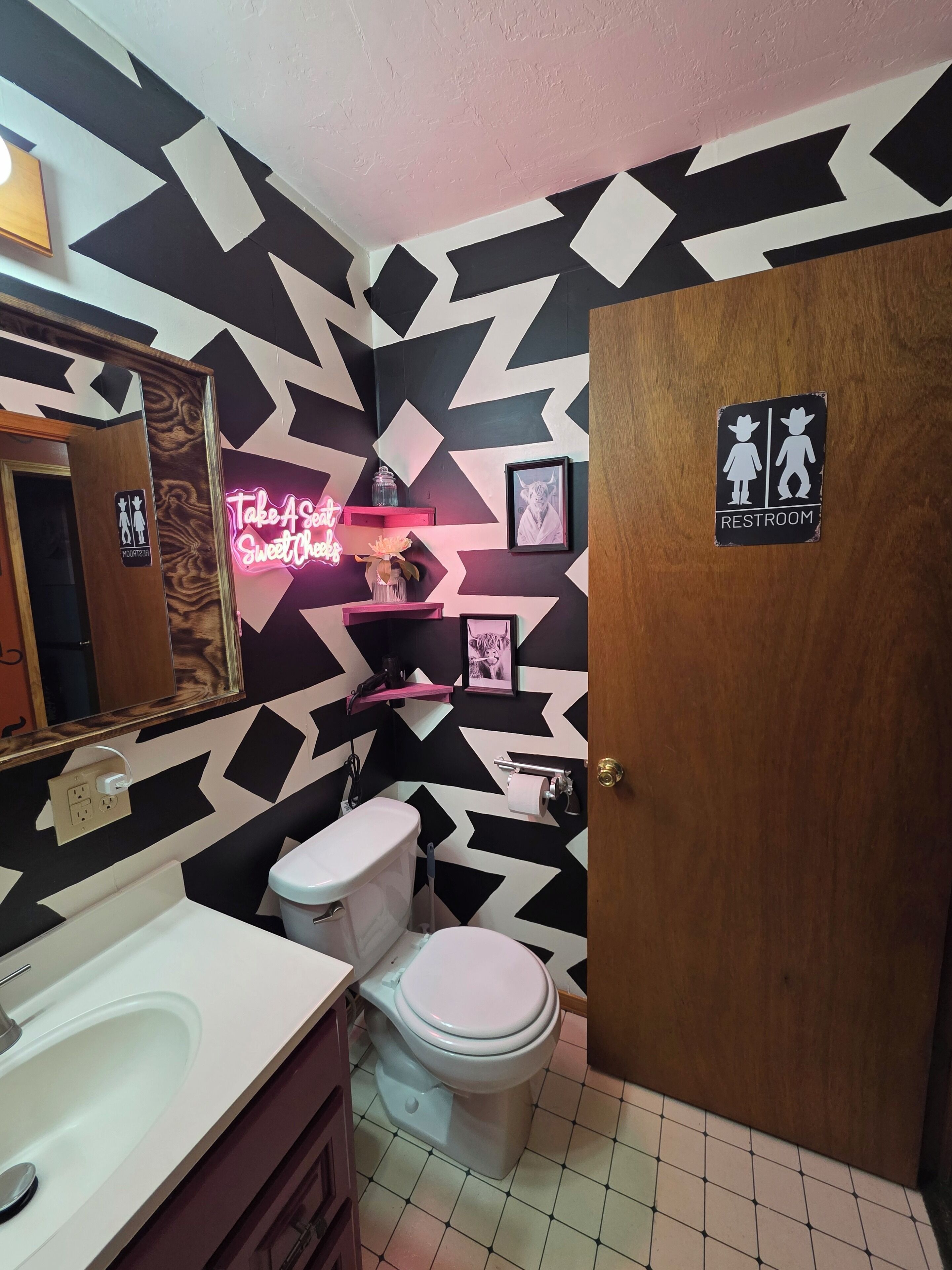 Assecador de cabells, tovalloles, sabó i paper higiènic 