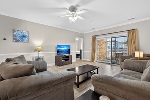 TV - Relax by the Pool Near Beach & Golf Courses | Magnolia Pointe Luster Leaf 4833-105 (Myrtle Beach)