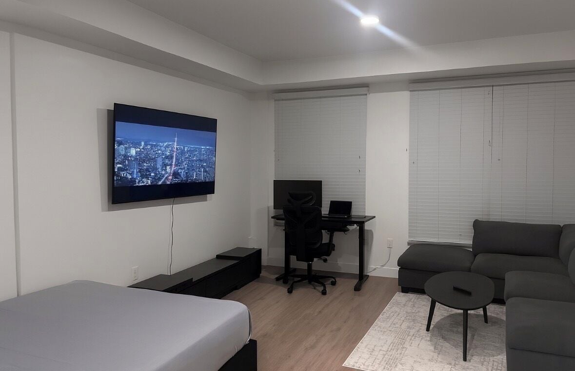 1 dormitorio, tabla de planchar con plancha, wifi y ropa de cama