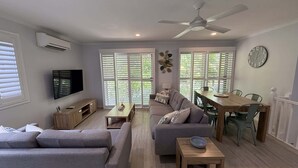 Living area - The Palms - Hervey Bay Beachside Retreat with Pool (Toogoom)