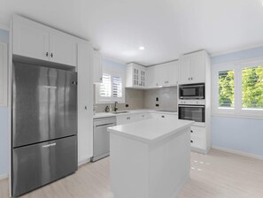 Fridge, microwave, oven, stovetop - The Palms - Hervey Bay Beachside Retreat with Pool (Toogoom)