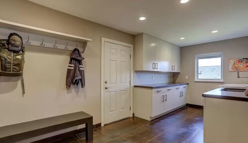 Resort Living: Pool, Hot-Tub, Game Room, near CU