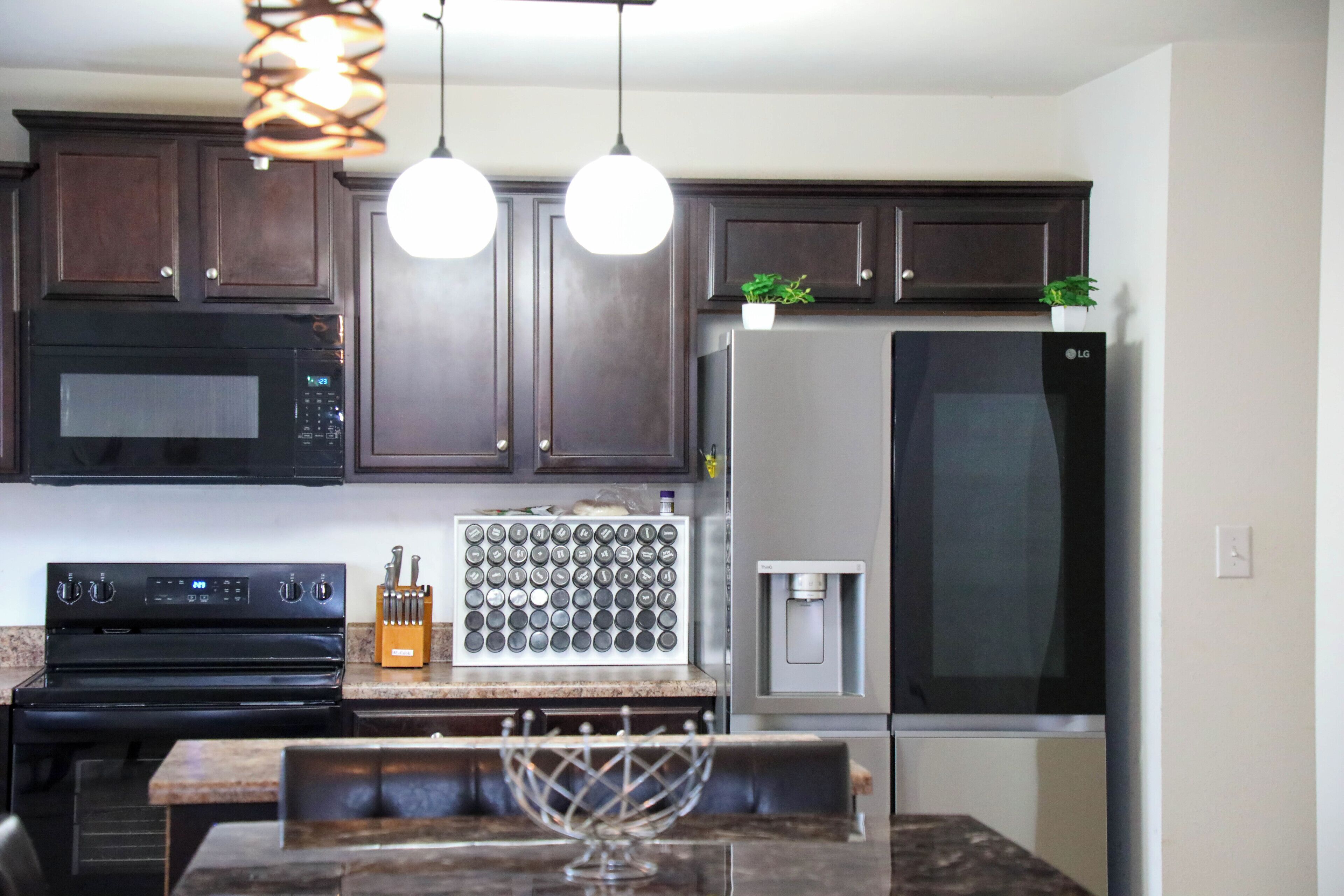 Family House, Courtyard View | Private kitchenette | Electric kettle