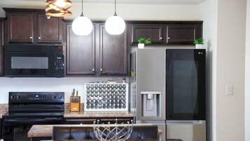 Family House, Courtyard View | Private kitchenette | Electric kettle