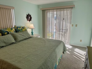 2 bedrooms, iron/ironing board, free WiFi, bed sheets - Quaint 2/2 waterfront home with quick access to Charlotte Harbor. (Bokeelia)