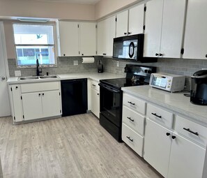 Fridge, microwave, oven, stovetop - Quaint 2/2 waterfront home with quick access to Charlotte Harbor. (Bokeelia)