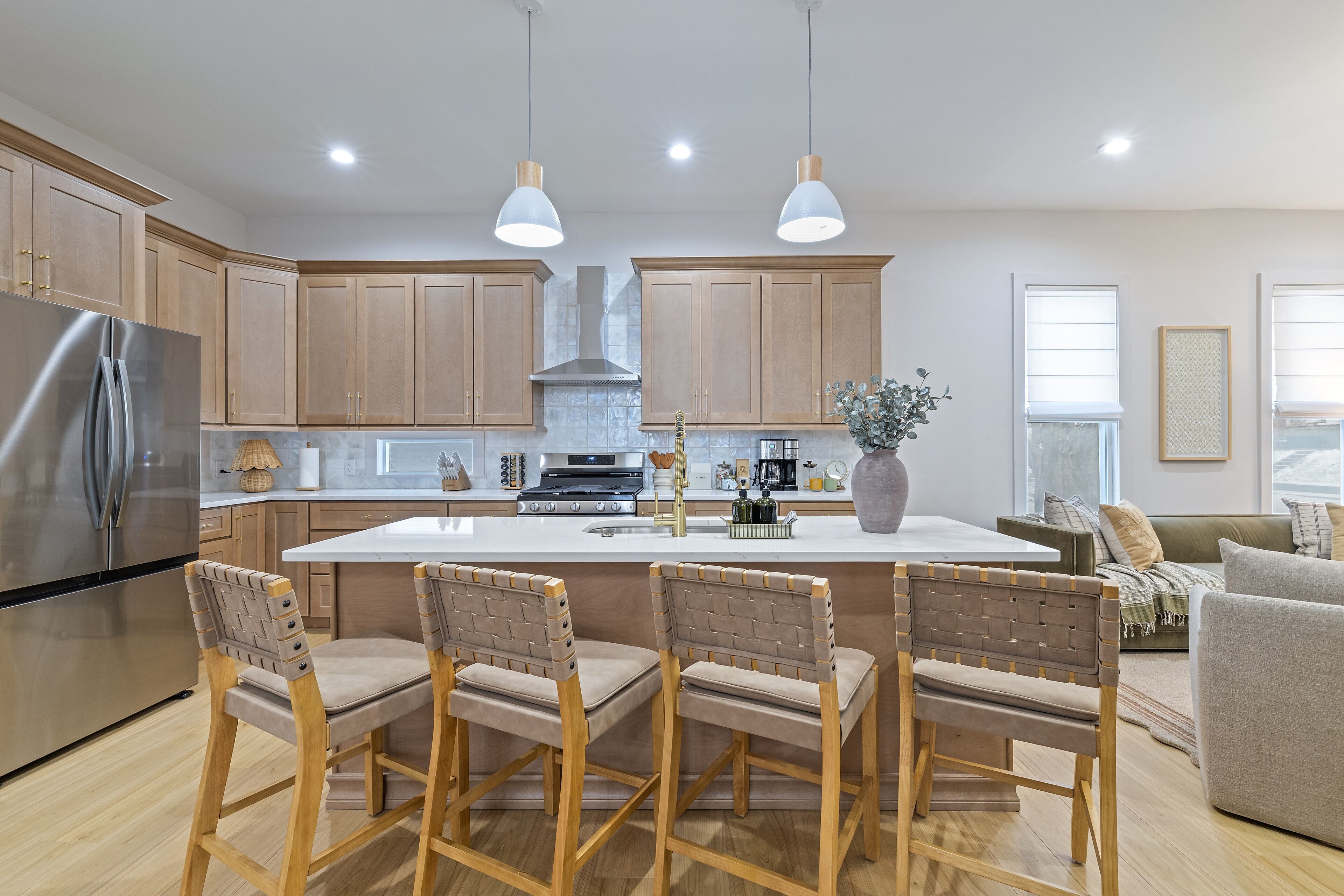 Geladeira, micro-ondas, fogão, cooktop