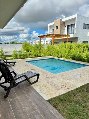 Pool - Brand-New 4BR with 5 beds Home in Bávaro Punta Cana-Private Pool (Punta Cana)