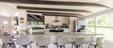 Micro-ondes, four, plaque de cuisson, lave-vaisselle