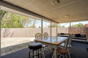 Outdoor dining - Spacious 4-bedroom house steps from Notre Dame (South Bend)
