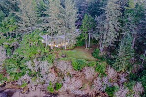 Exterior - Enchanting Coos Bay Sanctuary - Seagate Manor (Coos Bay)
