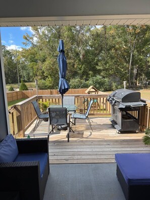 Outdoor dining - Modern 4BR Home Great Location + Pet Friendly (Tallahassee)