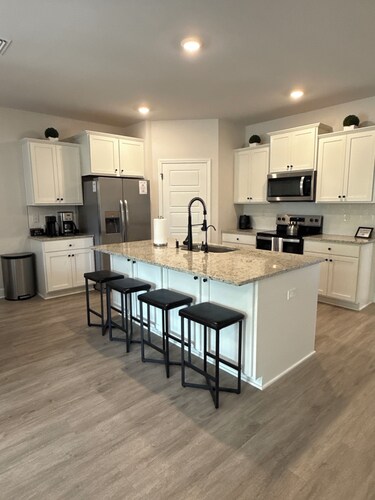 Modern 4BR Home Great Location + Pet Friendly