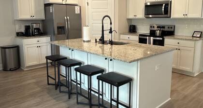 Modern 4BR Home Great Location + Pet Friendly