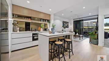 Coffee/tea maker, fridge, microwave, oven