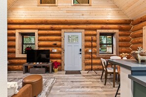 Interior - Log Cabin! Hot Tub! Firepit! 5 mi Mt Rainier NP! (Ashford)