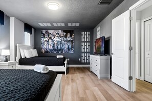 9 bedrooms, iron/ironing board, travel cot, free WiFi - 9BR ChampionsGate Home w/ Private Pool Near Disney (Kissimmee)