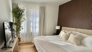 Apartment, 1 King Bed with Sofa bed | Blackout drapes, iron/ironing board, free WiFi