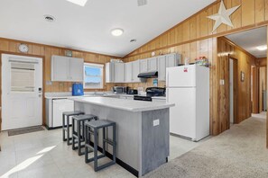 Fridge, microwave, oven, stovetop - Stealin Time | 840 ft to the beach (Kitty Hawk)