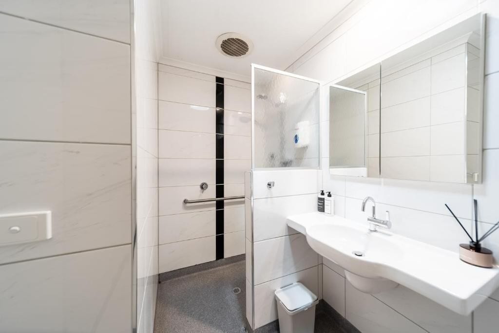 Deluxe Double Room | Bathroom