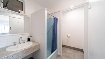 Deluxe Double Room | Bathroom