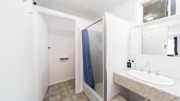 Double Room | Bathroom