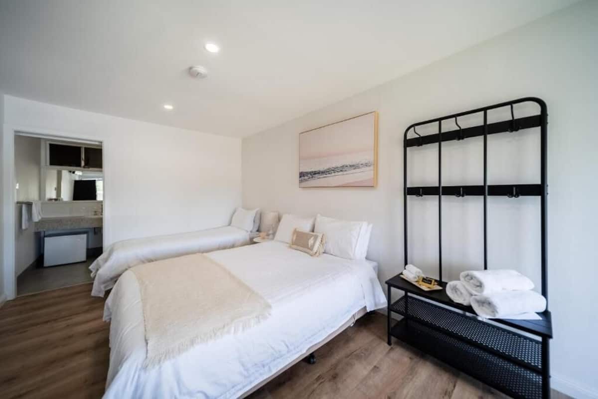 Deluxe-dobbeltværelse | Mørklægningsgardiner, strygejern/strygebræt, gratis Wi-Fi