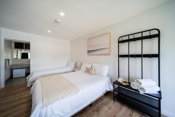 Deluxe Double Room | Blackout drapes, iron/ironing board, free WiFi