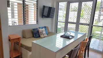 Villa exclusiva, 2 habitaciones, balcón, vistas al jardín | Interior