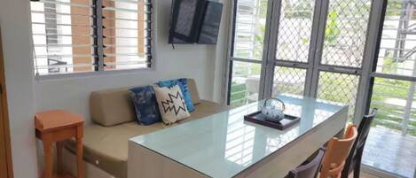 Exclusive-Villa, 2 Schlafzimmer, Balkon, Gartenblick | Innenbereich