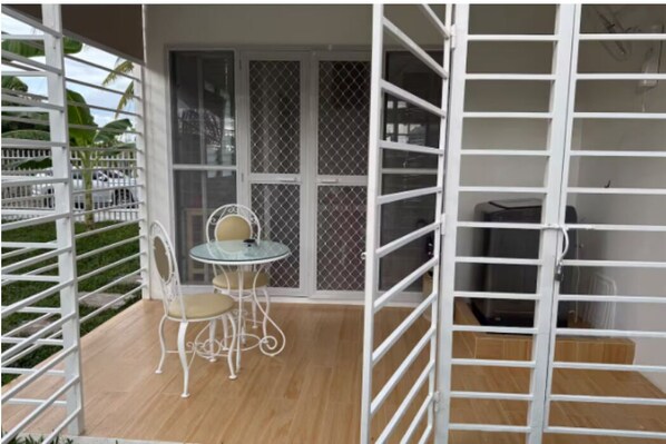 Exclusive Villa, 2 Bedrooms, Balcony, Garden View | Outdoor dining