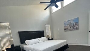 3 bedrooms, iron/ironing board, WiFi, bed sheets - Beautiful and modern single home located 5 minutes from Indian Rocks Beach . (Largo)