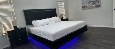 3 soverom, strykejern/-brett, wi-fi og sengetøy