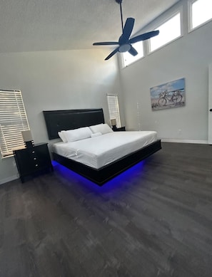 3 bedrooms, iron/ironing board, WiFi, bed sheets - Beautiful and modern single home located 5 minutes from Indian Rocks Beach . (Largo)